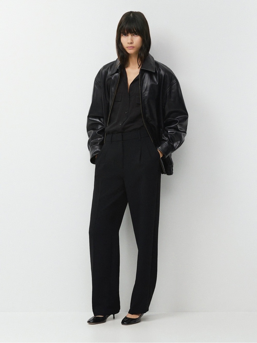 Wilfred Size 0 Aritzia Effortless Pants Crepette Fabric Black Pleated Trousers
